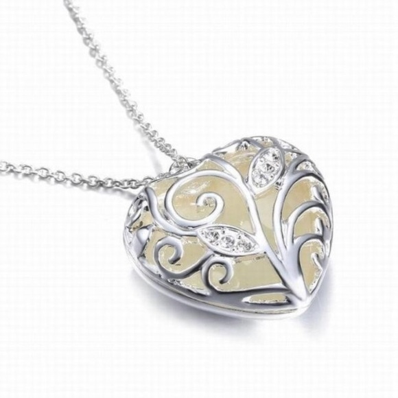 Luminous Love Heart ❤️ Stone Pendant Necklace - Picture 4 of 5